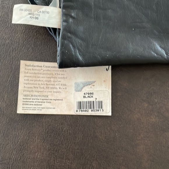 isotoner black leather gloves - Picture 4 of 4